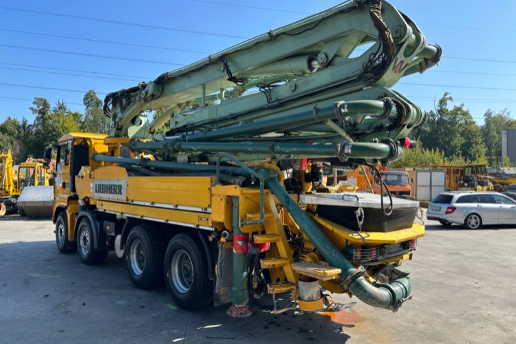 Concrete pump truck MAN TGA 41.440 8x4 Hallenpumpe 31M-5: picture 12