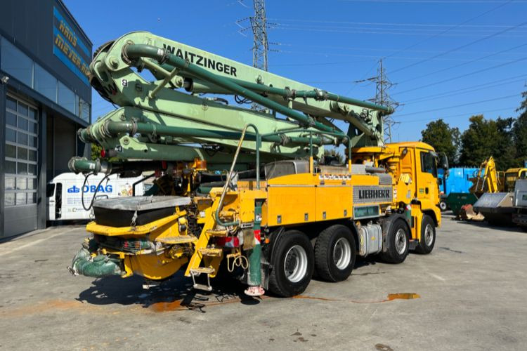 Concrete pump truck MAN TGA 41.440 8x4 Hallenpumpe 31M-5: picture 10