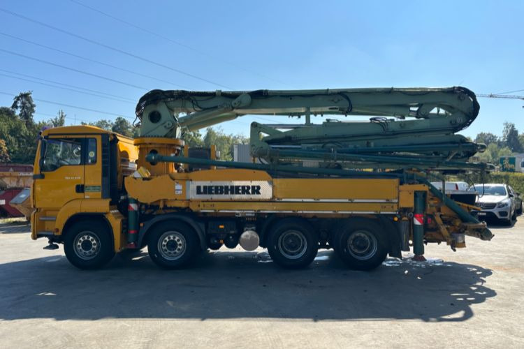 Concrete pump truck MAN TGA 41.440 8x4 Hallenpumpe 31M-5: picture 13