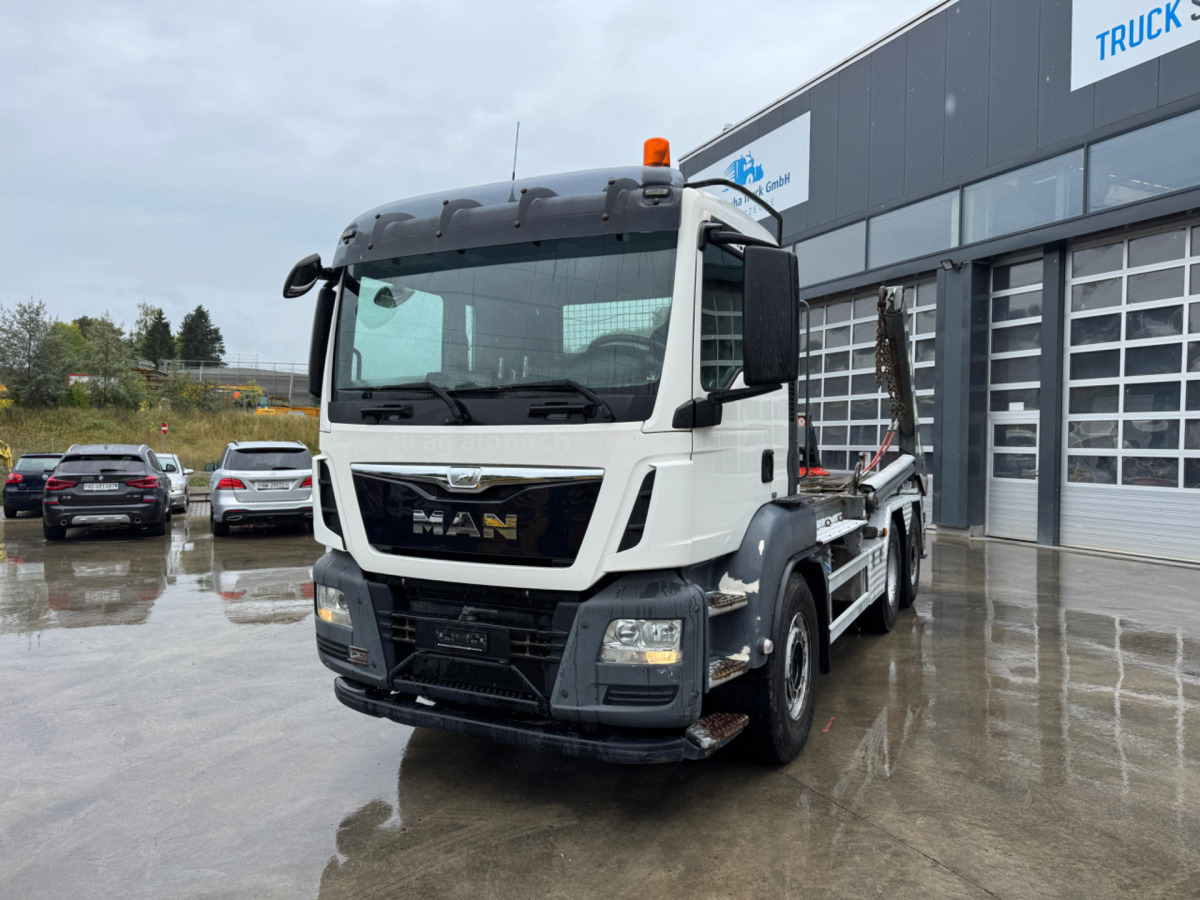 MAN TGS 28.440 6x2 UT GIGANT - Skip loader truck: picture 1 MAN TGS 28.440 6x2 UT GIGANT - Skip loader truck: picture 1