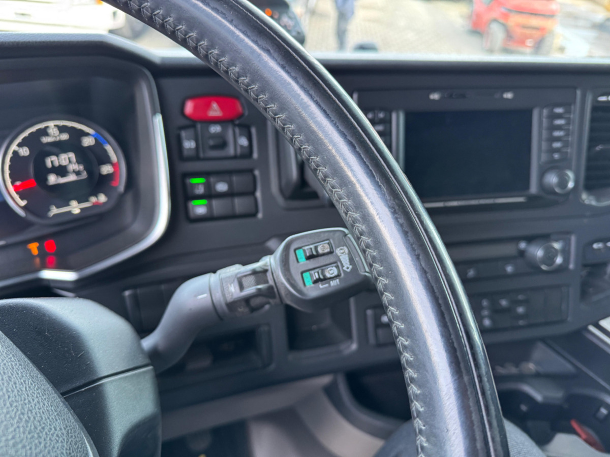 Box truck SCANIA R450 4x2 Isotherm: picture 15