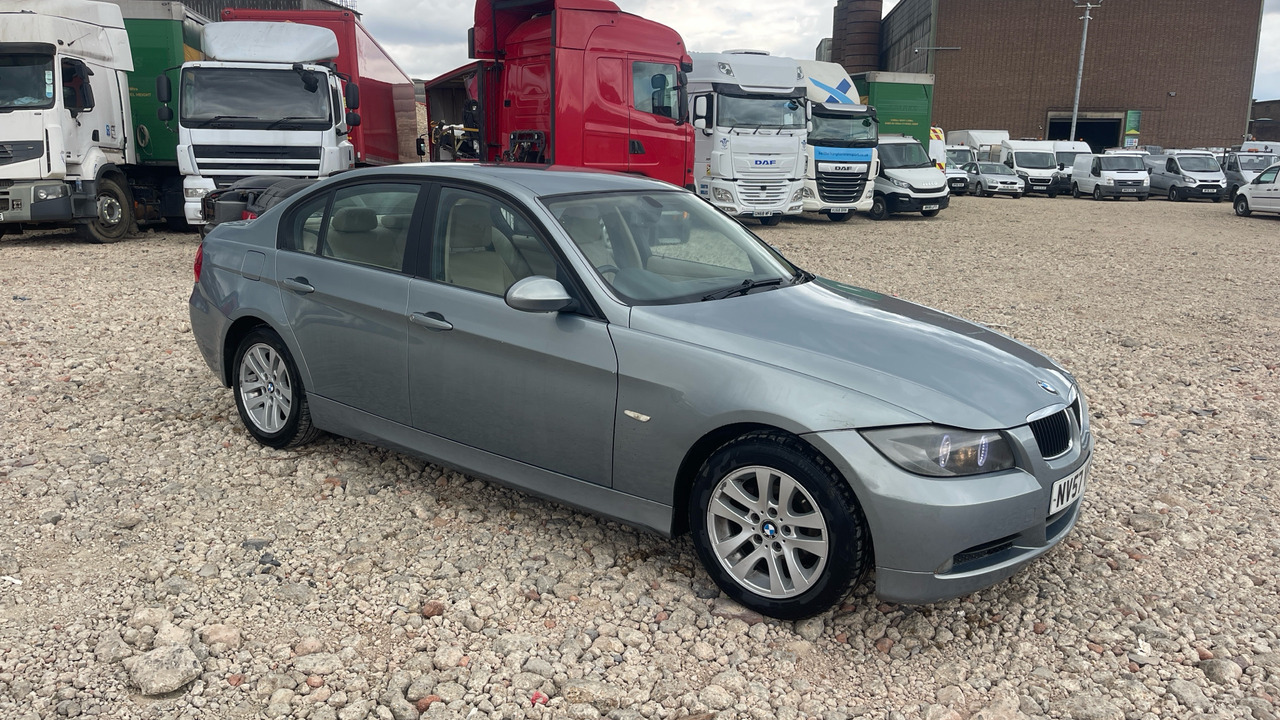 BMW 320 I - Hatchback: picture 1 BMW 320 I - Hatchback: picture 1