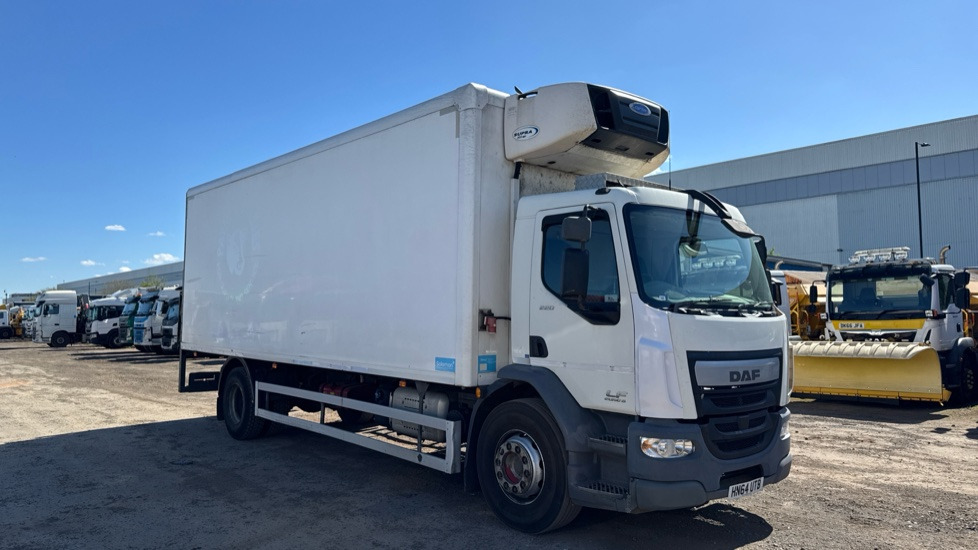 DAF LF 220 EURO 6 18 TONNE - Refrigerator truck: picture 1 DAF LF 220 EURO 6 18 TONNE - Refrigerator truck: picture 1