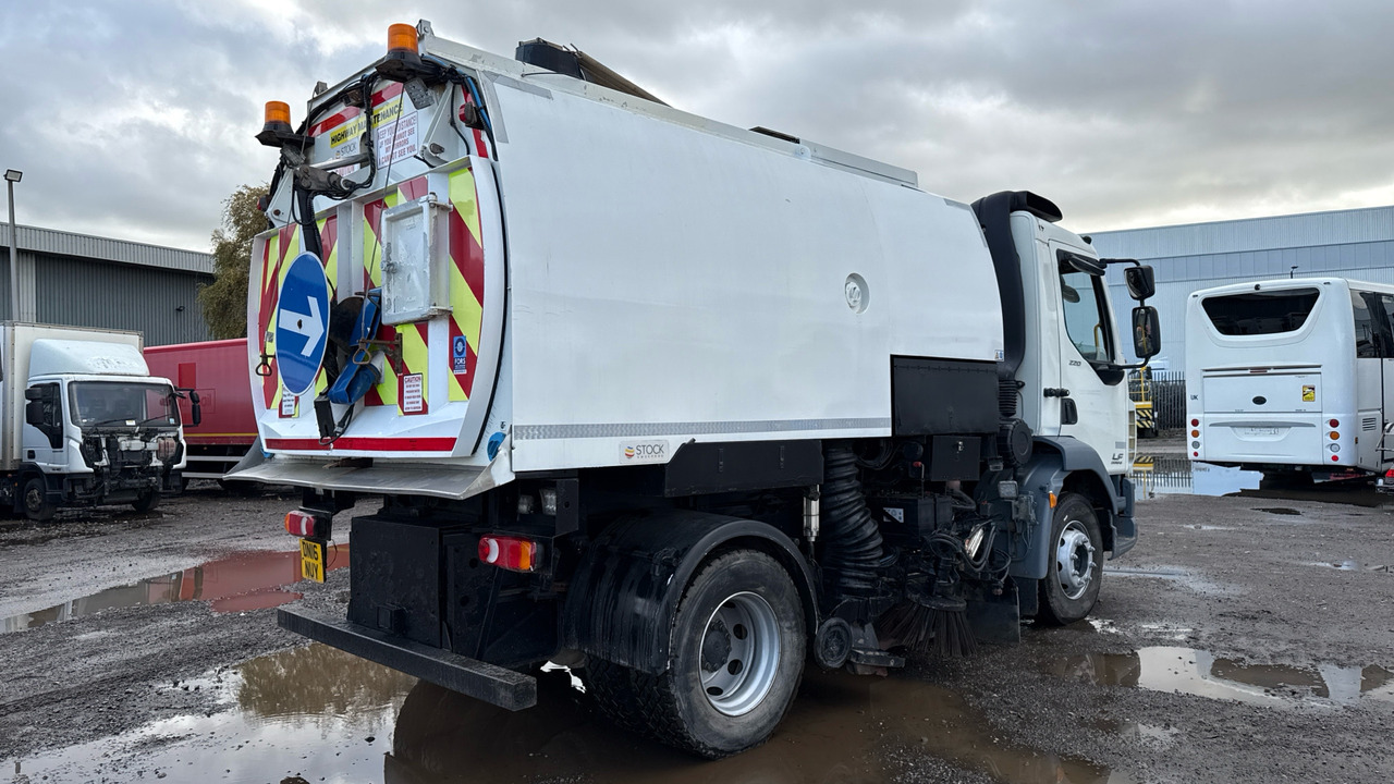 DAF LF 220 - Road sweeper: picture 4 DAF LF 220 - Road sweeper: picture 4