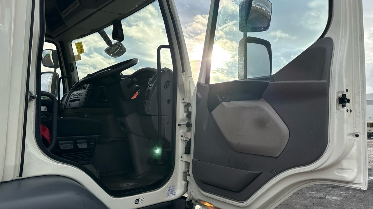 Daf LF 260 - Curtainsider truck: picture 5 Daf LF 260 - Curtainsider truck: picture 5