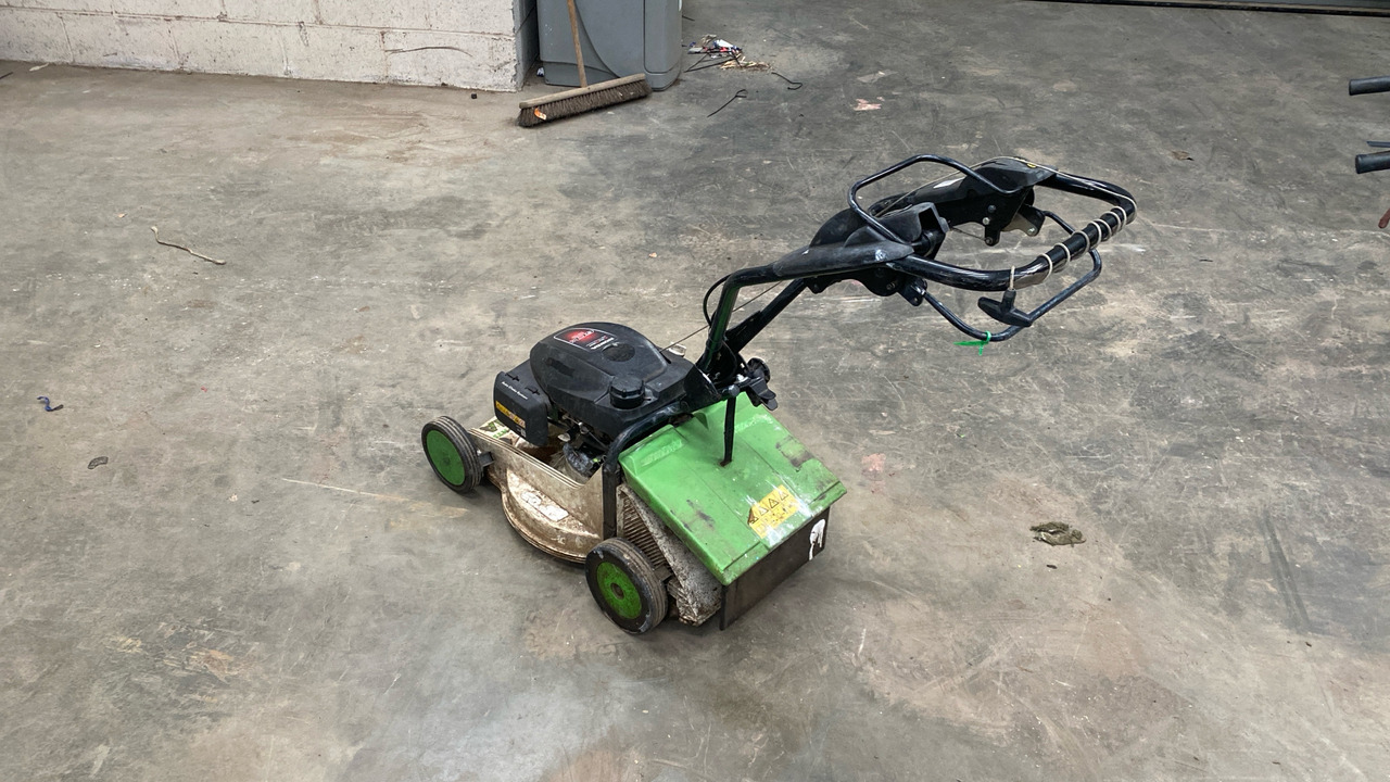 ETESIA PEDESTRIAN ROTARY MOWER - Construction equipment: picture 3 ETESIA PEDESTRIAN ROTARY MOWER - Construction equipment: picture 3