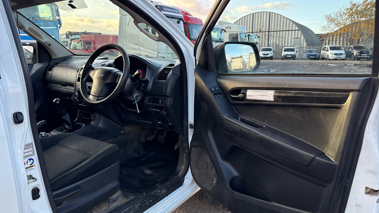 Isuzu D-Max 2.5 TD - Pickup truck, Combi van: picture 5 Isuzu D-Max 2.5 TD - Pickup truck, Combi van: picture 5