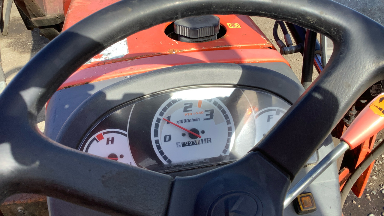 Backhoe loader KUBOTA B2530 HST: picture 6