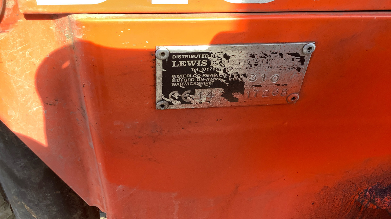 Backhoe loader KUBOTA B2530 HST: picture 11