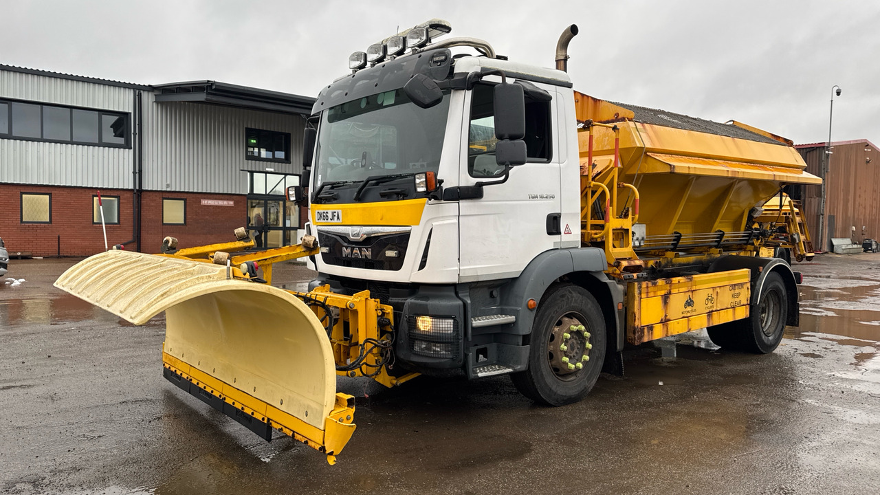 MAN TGM 18.250 - Snow removal vehicle: picture 2 MAN TGM 18.250 - Snow removal vehicle: picture 2