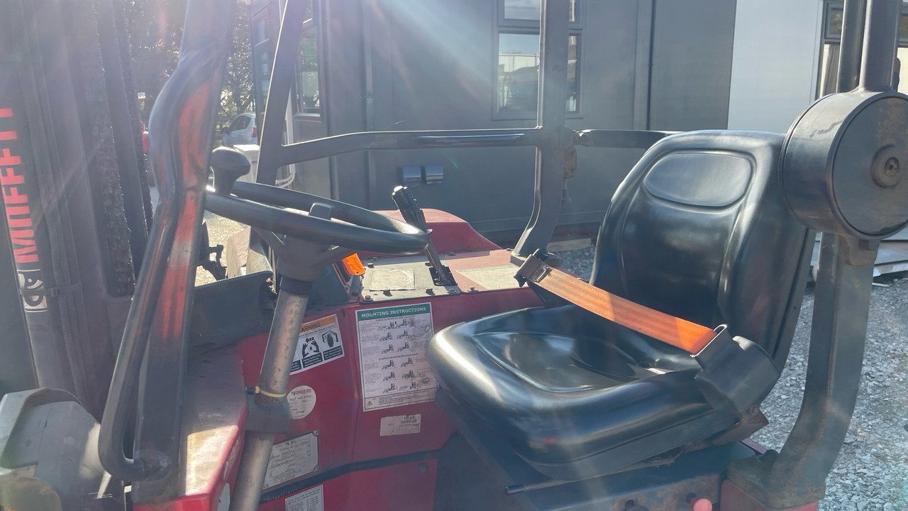 MOFFETT M4 20.3 - Truck mounted forklift: picture 5 MOFFETT M4 20.3 - Truck mounted forklift: picture 5
