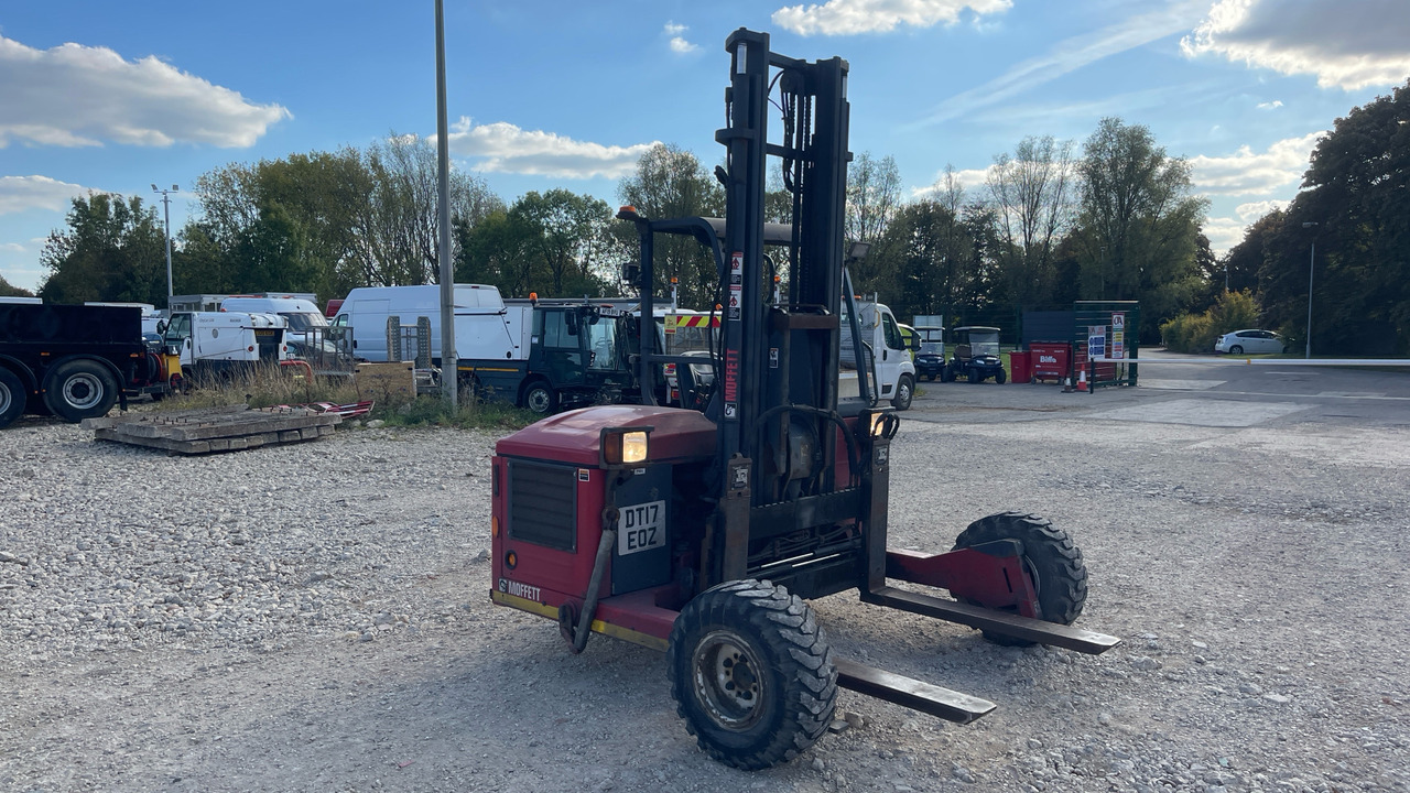 MOFFETT M4 20.3 - Truck mounted forklift: picture 1 MOFFETT M4 20.3 - Truck mounted forklift: picture 1