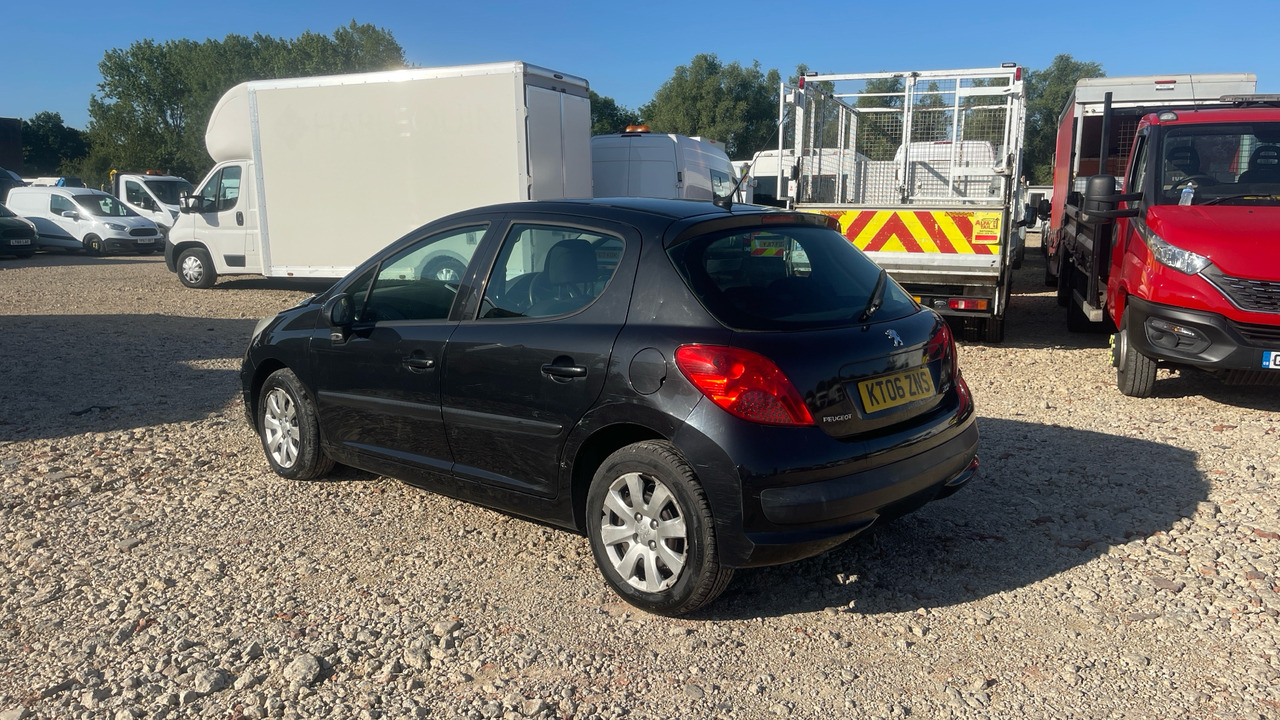 PEUGEOT 207 1.4 16V S - Hatchback: picture 3 PEUGEOT 207 1.4 16V S - Hatchback: picture 3