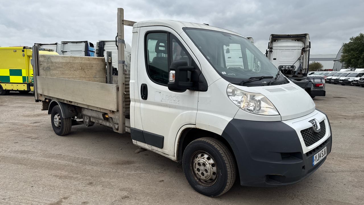 PEUGEOT BOXER 335 2.2 HDI 130PS - Flatbed van: picture 1 PEUGEOT BOXER 335 2.2 HDI 130PS - Flatbed van: picture 1