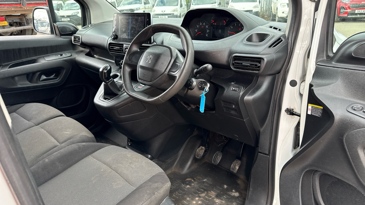 PEUGEOT PARTNER 1000 1.6 BlueHDi 100 Professional Van - Small van: picture 5 PEUGEOT PARTNER 1000 1.6 BlueHDi 100 Professional Van - Small van: picture 5