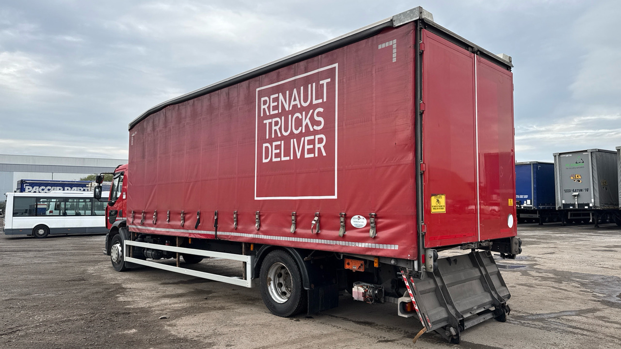 RENAULT D  18 - Curtainsider truck: picture 3 RENAULT D  18 - Curtainsider truck: picture 3