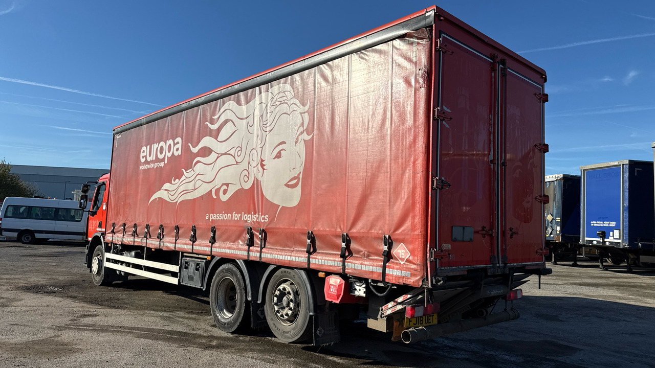 RENAULT D  26 - Curtainsider truck: picture 3 RENAULT D  26 - Curtainsider truck: picture 3