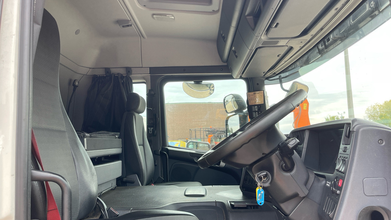 SCANIA P250 - Curtainsider truck: picture 5 SCANIA P250 - Curtainsider truck: picture 5