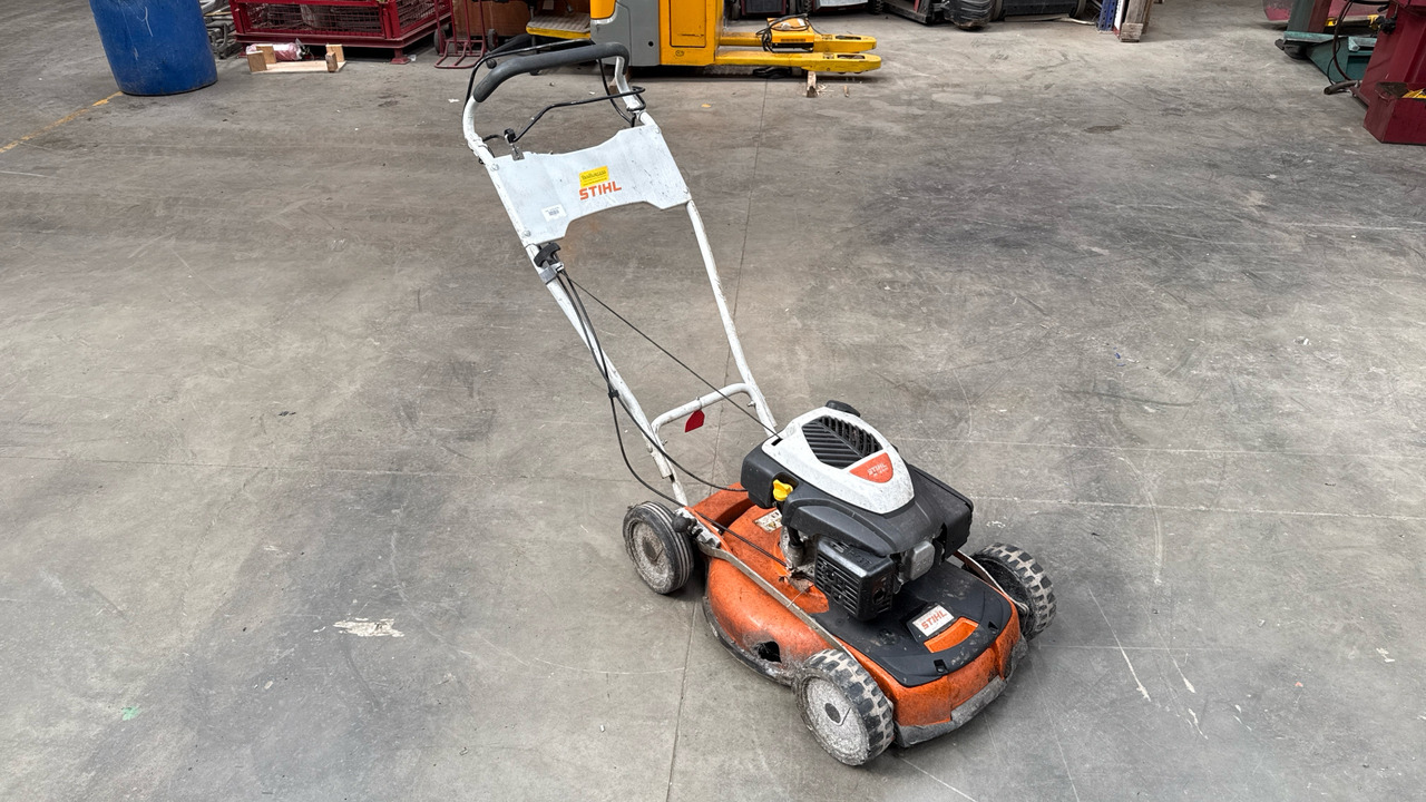 STIHL RM4 RTP - Garden mower: picture 1 STIHL RM4 RTP - Garden mower: picture 1