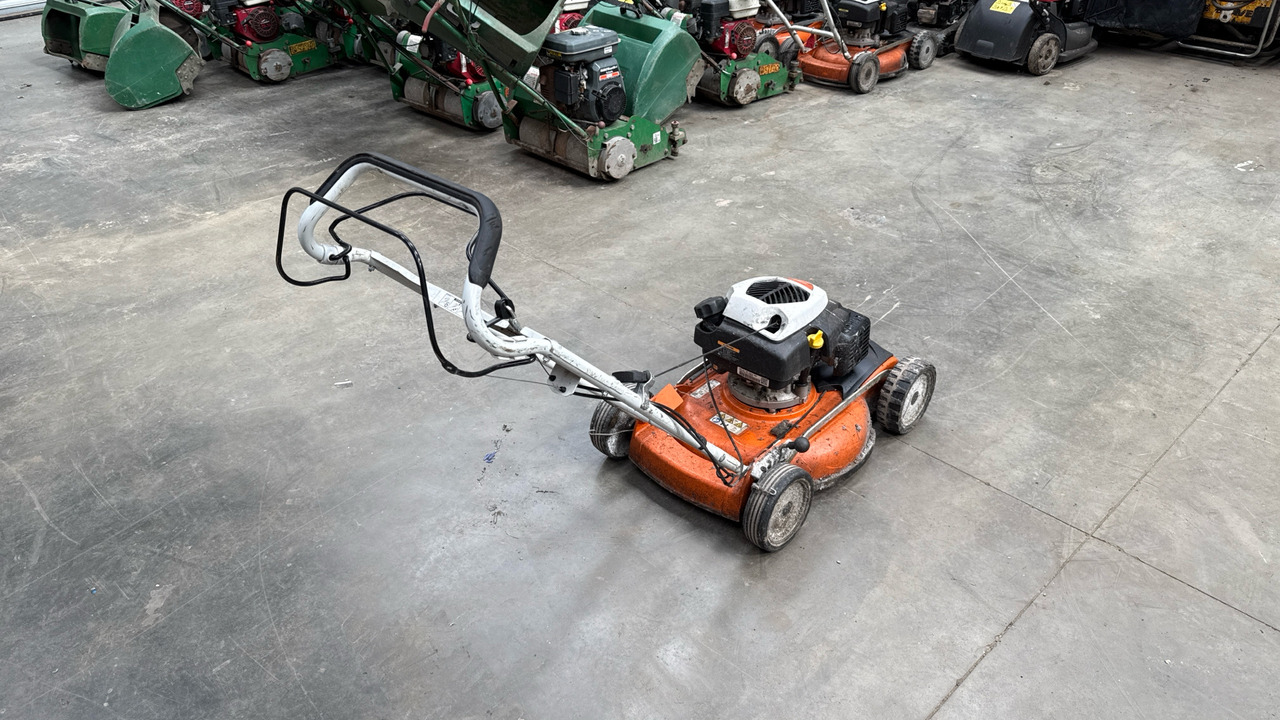 STIHL RM4 RTP - Garden mower: picture 1 STIHL RM4 RTP - Garden mower: picture 1