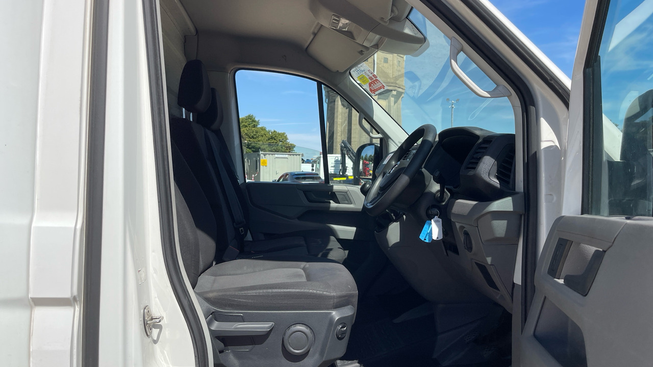 VOLKSWAGEN CRAFTER CR35 2.0 TDI 140PS - Box van: picture 5 VOLKSWAGEN CRAFTER CR35 2.0 TDI 140PS - Box van: picture 5
