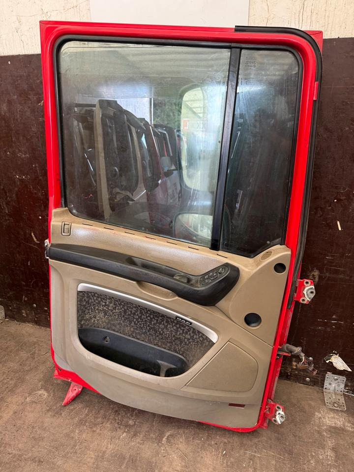 DAF XF 105,460 Fahrertür Rot Spiegel Innenverkleidung LN 47 - Door and parts for Truck: picture 2 DAF XF 105,460 Fahrertür Rot Spiegel Innenverkleidung LN 47 - Door and parts for Truck: picture 2