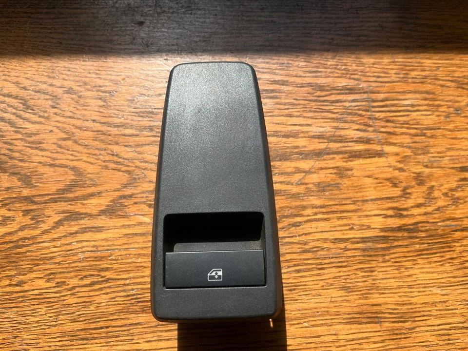 MAN Fensterheber Schalter 81258067095 - Window and parts for Truck: picture 1 MAN Fensterheber Schalter 81258067095 - Window and parts for Truck: picture 1