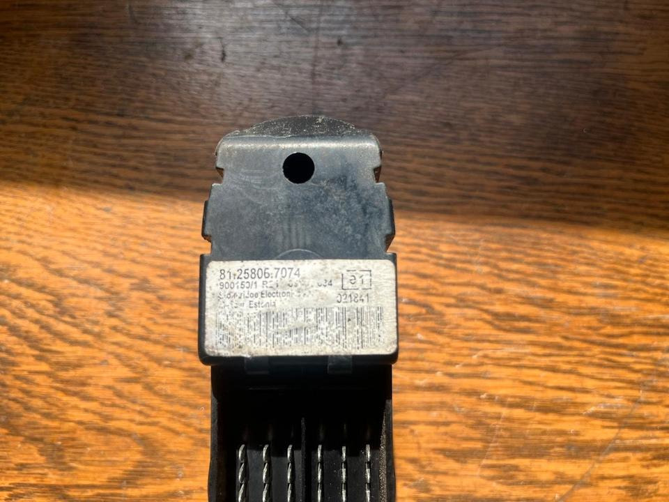 MAN Schalterleiste Fensterheber Schalter 81258067074 - Window and parts for Truck: picture 2 MAN Schalterleiste Fensterheber Schalter 81258067074 - Window and parts for Truck: picture 2