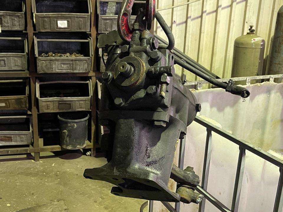 MERCEDES ACTROS Lenkung Lenkgetriebe A9604611701 LS8 - Steering for Truck: picture 1 MERCEDES ACTROS Lenkung Lenkgetriebe A9604611701 LS8 - Steering for Truck: picture 1