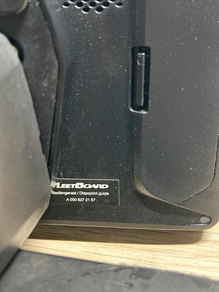 Mercedes Actros MP4 FleetBoard Monitor Display A0008272157 - Tachograph for Truck: picture 4 Mercedes Actros MP4 FleetBoard Monitor Display A0008272157 - Tachograph for Truck: picture 4