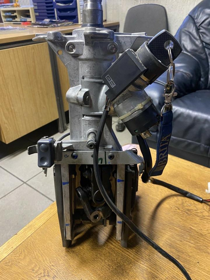 Mercedes Atego Lenksäule Lenkung mit Zündschloss & Schlüssel - Steering column for Truck: picture 4 Mercedes Atego Lenksäule Lenkung mit Zündschloss & Schlüssel - Steering column for Truck: picture 4