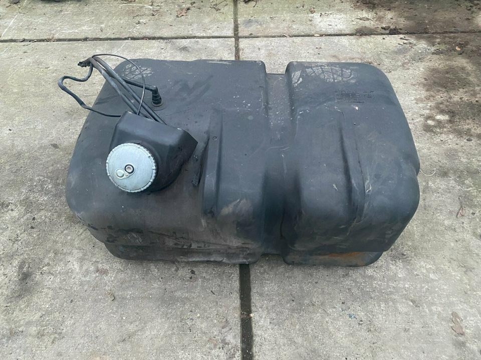 Mercedes Atego Tank Tankbehälter A 970470201, A 970471xx01 - Fuel tank for Truck: picture 1 Mercedes Atego Tank Tankbehälter A 970470201, A 970471xx01 - Fuel tank for Truck: picture 1