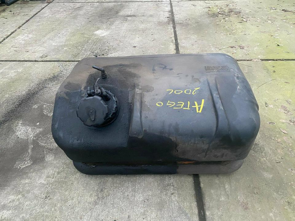 Mercedes Atego Tank Tankbehälter A 9704711501, A9704711201 - Fuel tank for Truck: picture 1 Mercedes Atego Tank Tankbehälter A 9704711501, A9704711201 - Fuel tank for Truck: picture 1