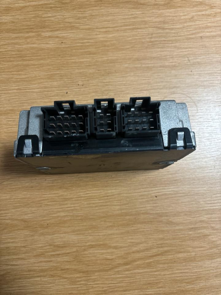 Renault FCU H 24V Beleuchtungssteuergerät 7420753000 - ECU for Truck: picture 3 Renault FCU H 24V Beleuchtungssteuergerät 7420753000 - ECU for Truck: picture 3