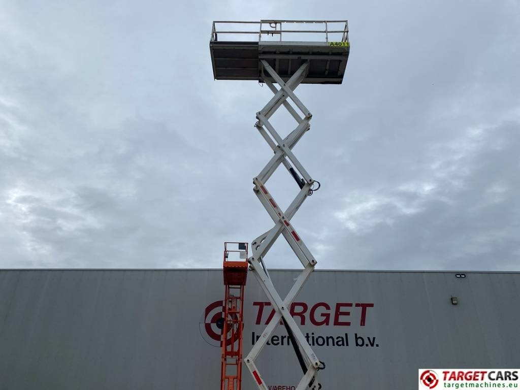 Scissor lift Genie GS-4069RT Diesel 4x4 Scissor Work Lift 1412cm NOCE: picture 20 Scissor lift Genie GS-4069RT Diesel 4x4 Scissor Work Lift 1412cm NOCE: picture 20