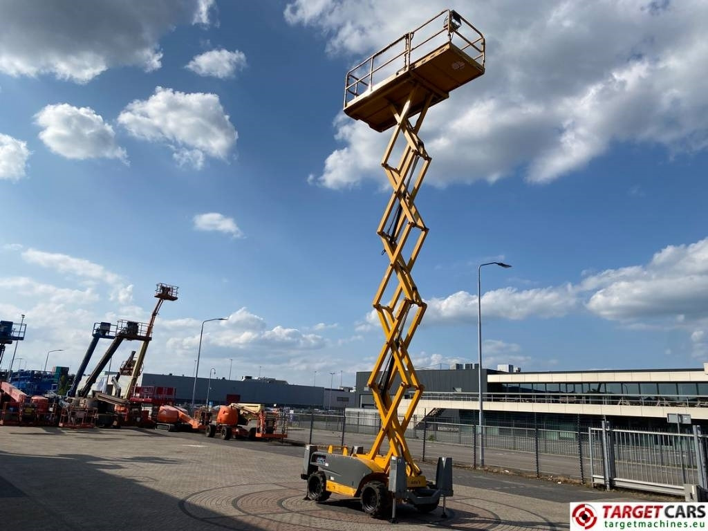 Scissor lift Haulotte Compact 12DX Diesel 4x4 Scissor Work Lift 1206cm: picture 7