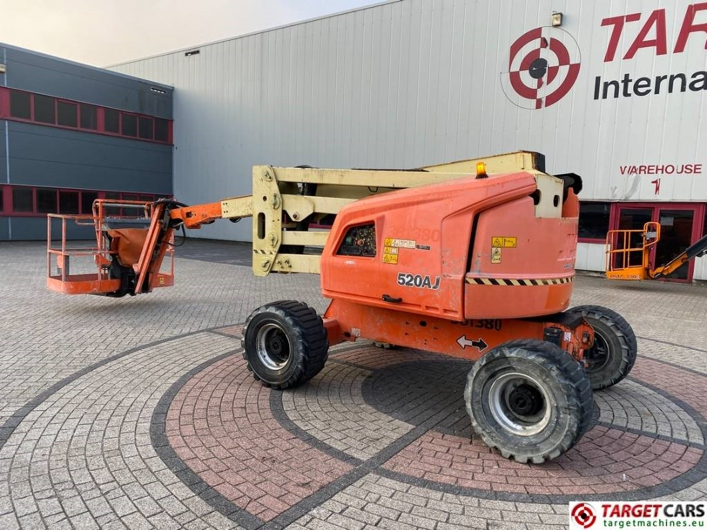 JLG 520AJ Articulated 4x4 Diesel Boom Work Lift 1800cm - Articulated boom: picture 4 JLG 520AJ Articulated 4x4 Diesel Boom Work Lift 1800cm - Articulated boom: picture 4