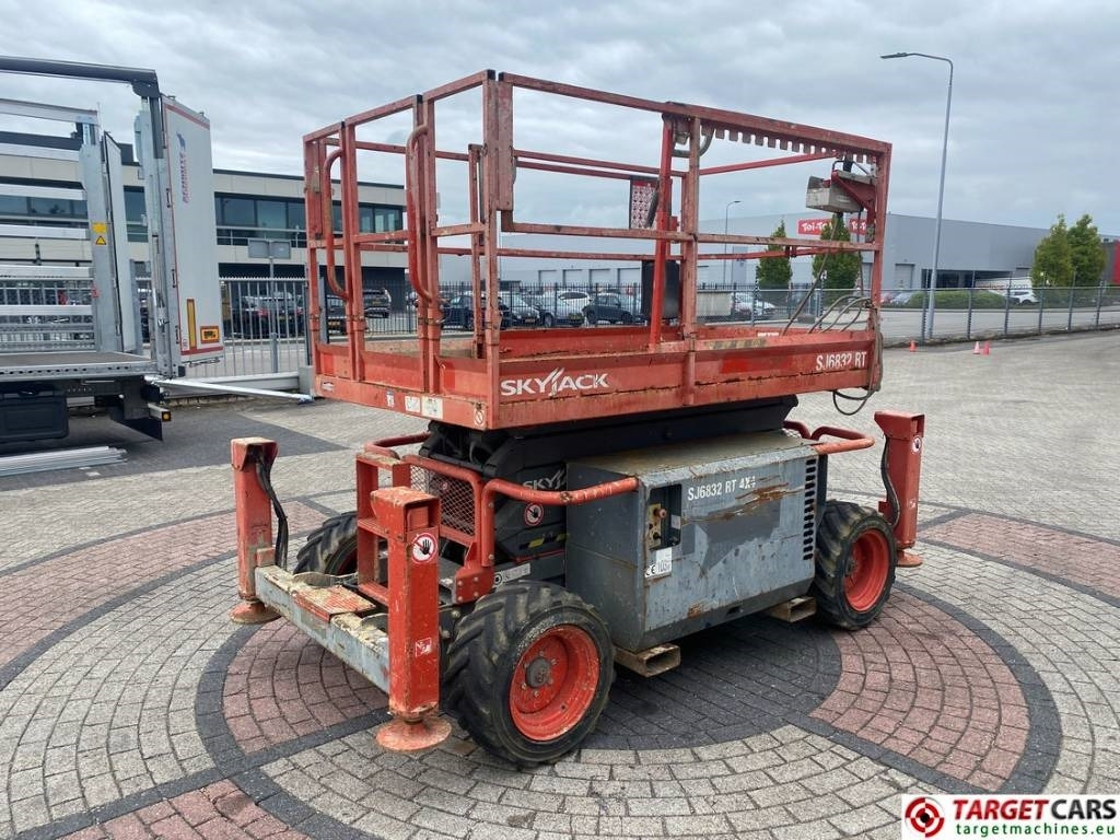 SkyJack SJ6832 RT Diesel 4x4 Scissor Work Lift 1180cm - Scissor lift: picture 3 SkyJack SJ6832 RT Diesel 4x4 Scissor Work Lift 1180cm - Scissor lift: picture 3