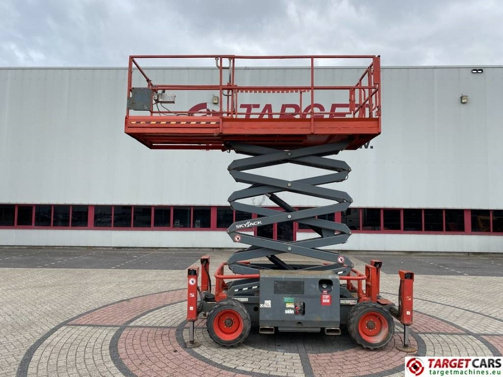 SkyJack SJ6832RT Diesel 4x4 Scissor 6832 Work Lift 1180cm - Scissor lift: picture 5 SkyJack SJ6832RT Diesel 4x4 Scissor 6832 Work Lift 1180cm - Scissor lift: picture 5