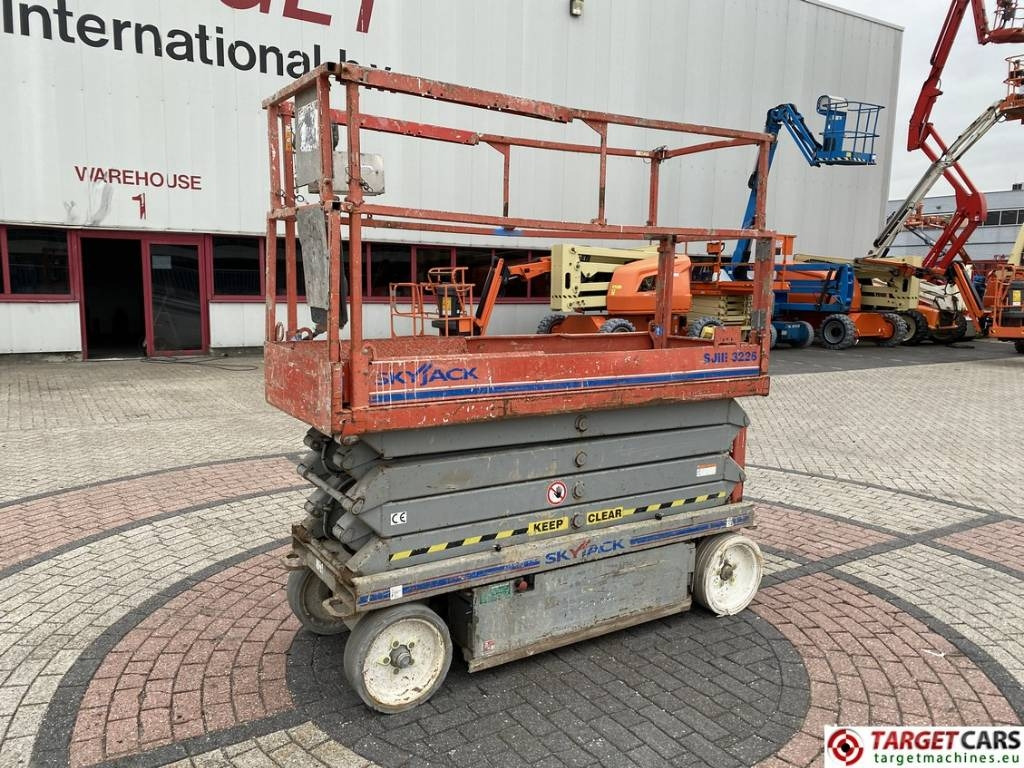 SkyJack SJIII-3226 Electric Scissor Work Lift 990cm - Scissor lift: picture 1 SkyJack SJIII-3226 Electric Scissor Work Lift 990cm - Scissor lift: picture 1