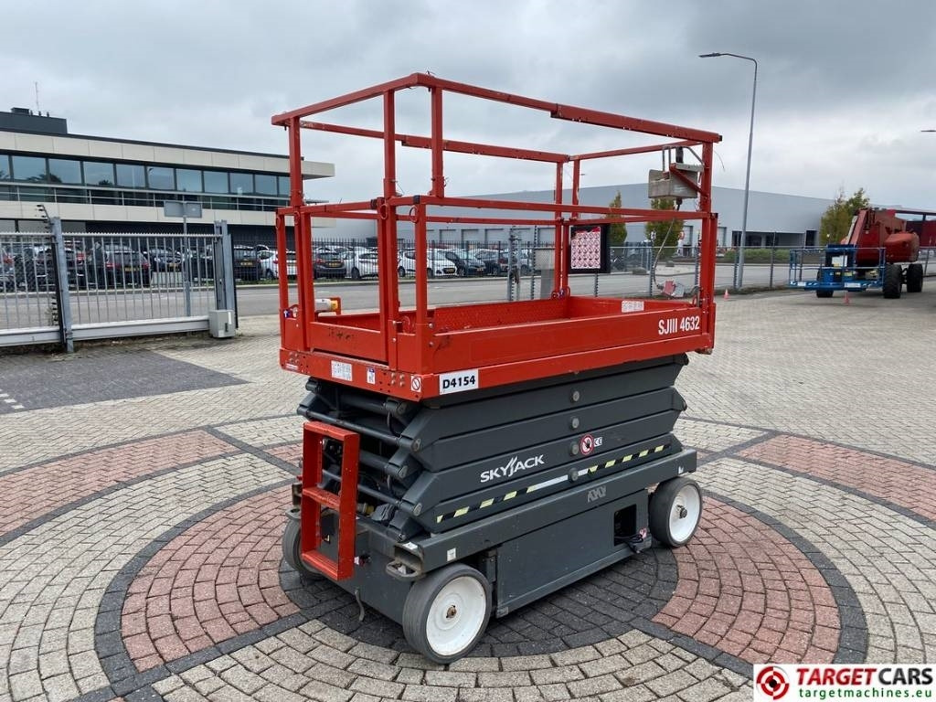 SkyJack SJIII-4632 Electric 4632 Scissor Work Lift 1170cm - Scissor lift: picture 3 SkyJack SJIII-4632 Electric 4632 Scissor Work Lift 1170cm - Scissor lift: picture 3