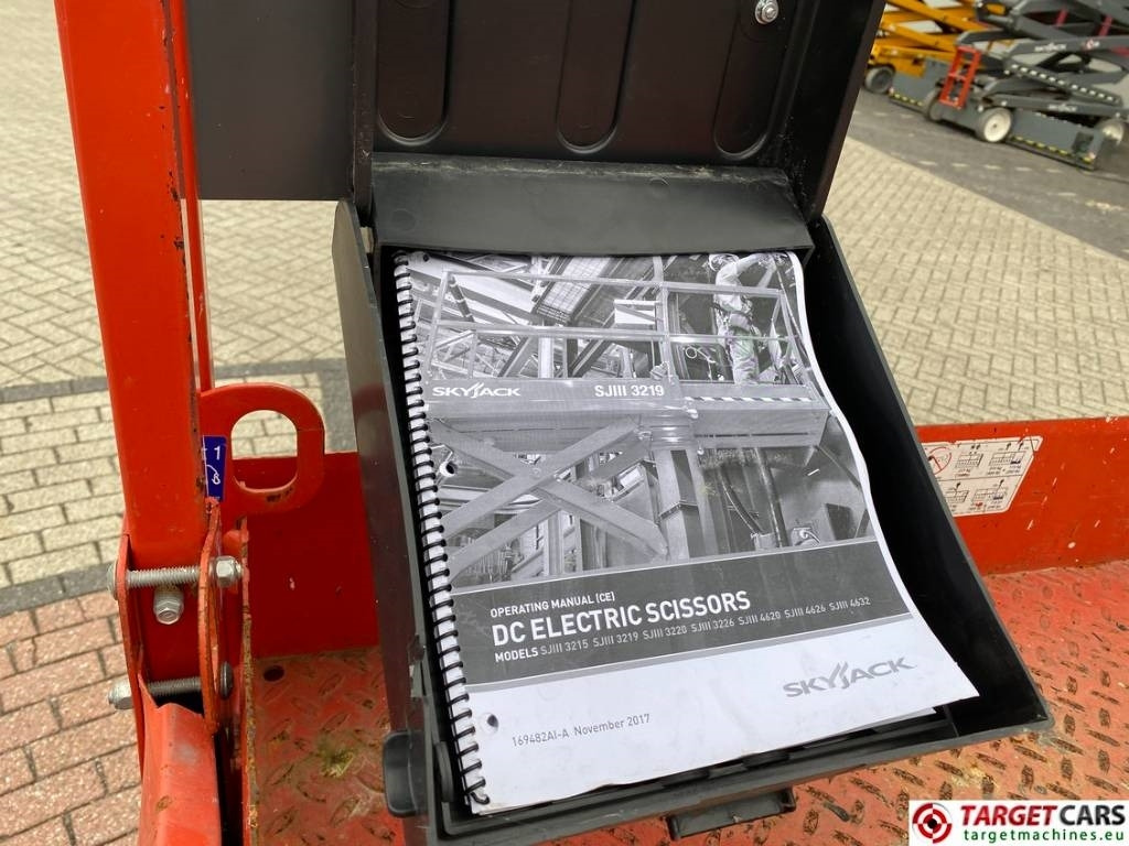 Scissor lift SkyJack SJIII-4632 Electric 4632 Scissor Work Lift 1170cm: picture 25