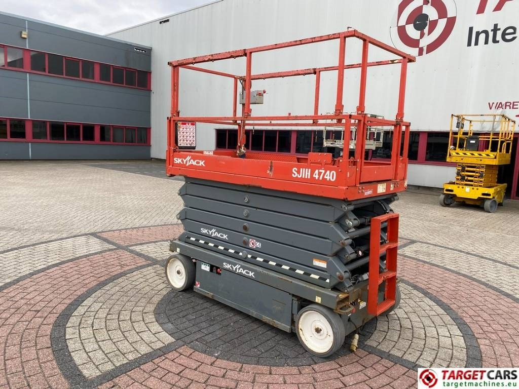 SkyJack SJIII-4740 Electric 4740 Scissor Work Lift 1380cm  - Scissor lift: picture 4 SkyJack SJIII-4740 Electric 4740 Scissor Work Lift 1380cm  - Scissor lift: picture 4