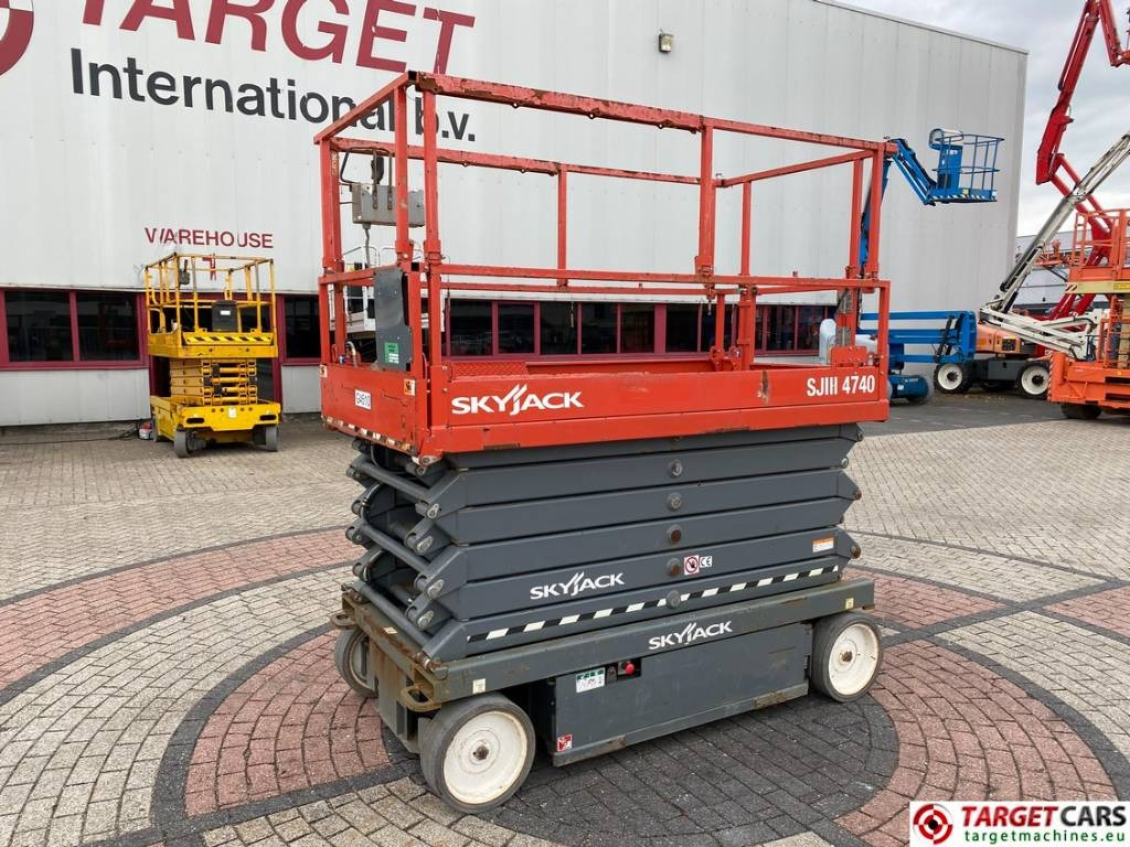 SkyJack SJIII-4740 Electric 4740 Scissor Work Lift 1380cm  - Scissor lift: picture 1 SkyJack SJIII-4740 Electric 4740 Scissor Work Lift 1380cm  - Scissor lift: picture 1