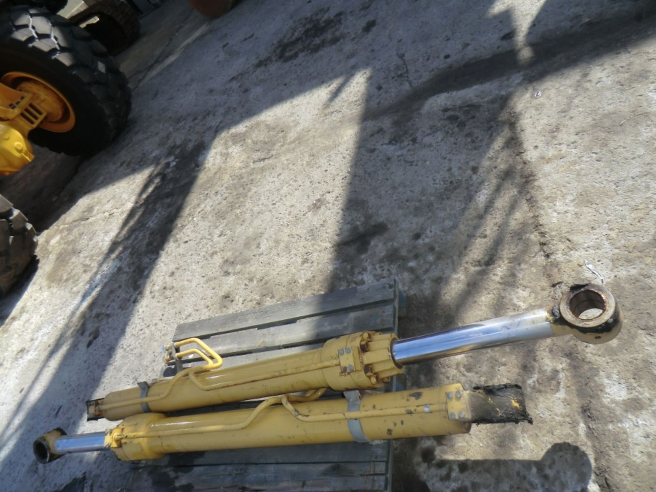 Caterpillar 317B LN N. 2 cilindri di sollevamento - Hydraulic cylinder for Construction machinery: picture 3 Caterpillar 317B LN N. 2 cilindri di sollevamento - Hydraulic cylinder for Construction machinery: picture 3