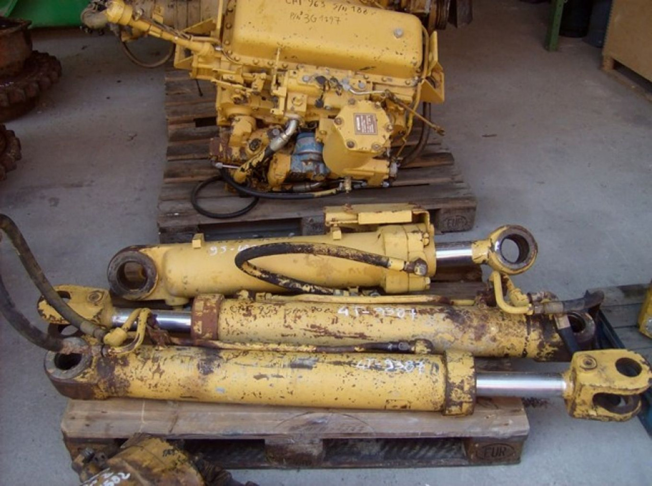Caterpillar 953 CILINDRI DI SALITA - Hydraulic cylinder for Construction machinery: picture 1 Caterpillar 953 CILINDRI DI SALITA - Hydraulic cylinder for Construction machinery: picture 1