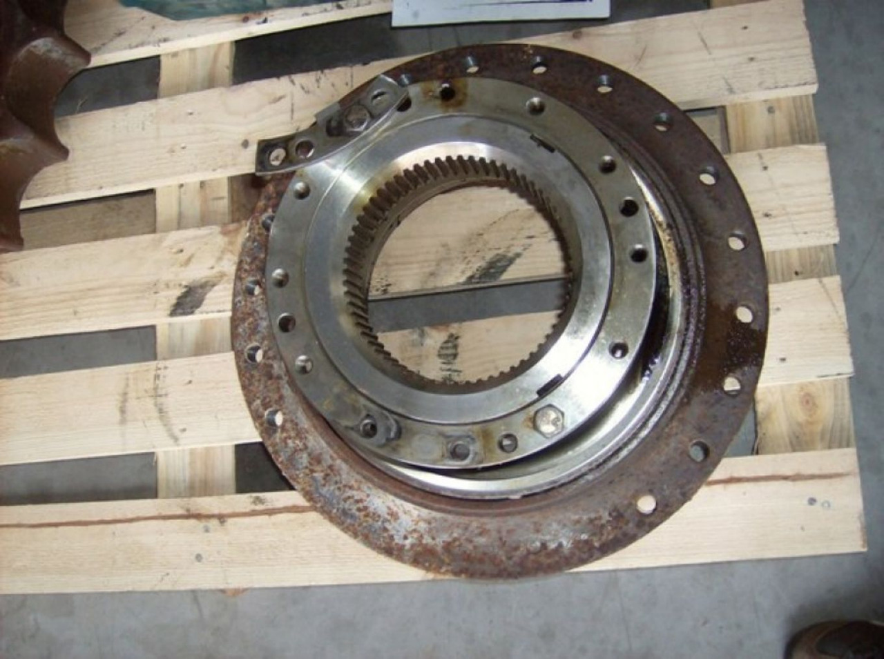 FIAT HITACHI FH300.2 ruota anteriore - Undercarriage parts for Construction machinery: picture 1 FIAT HITACHI FH300.2 ruota anteriore - Undercarriage parts for Construction machinery: picture 1