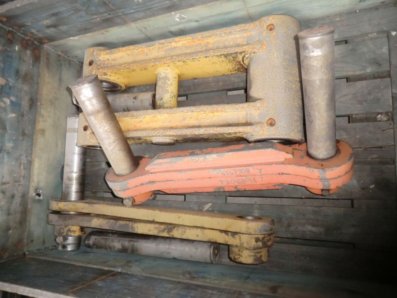 HITACHI ZX240 BAS BIELLA - Body and exterior for Construction machinery: picture 1 HITACHI ZX240 BAS BIELLA - Body and exterior for Construction machinery: picture 1