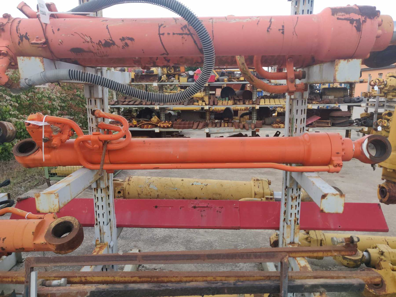 HITACHI ZX240 BAS Cilindro di salita destro con valvola anticaduta - Valve for Construction machinery: picture 1 HITACHI ZX240 BAS Cilindro di salita destro con valvola anticaduta - Valve for Construction machinery: picture 1