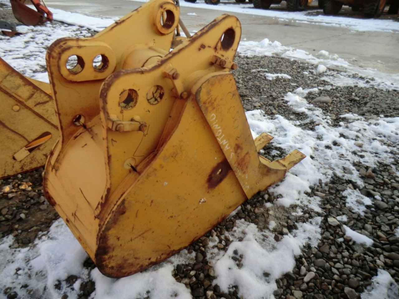 Mantovani Benne L 221 GP Benna con denti, larghezza mm 600. - Excavator bucket: picture 2 Mantovani Benne L 221 GP Benna con denti, larghezza mm 600. - Excavator bucket: picture 2